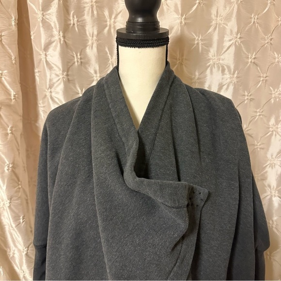 Lululemon It Makes Two Wrap Heathered Black Gray Fleece Open Front - Picture 7 of 15